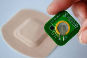 Flexible miniaturized electronic systems featuring sensors and communication chips supplied by AT&S is at the heart of new medical applications