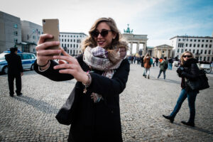 Millenials werden im Durchschnitt 25.000 Selfies in ihrer Lebenszeit machen